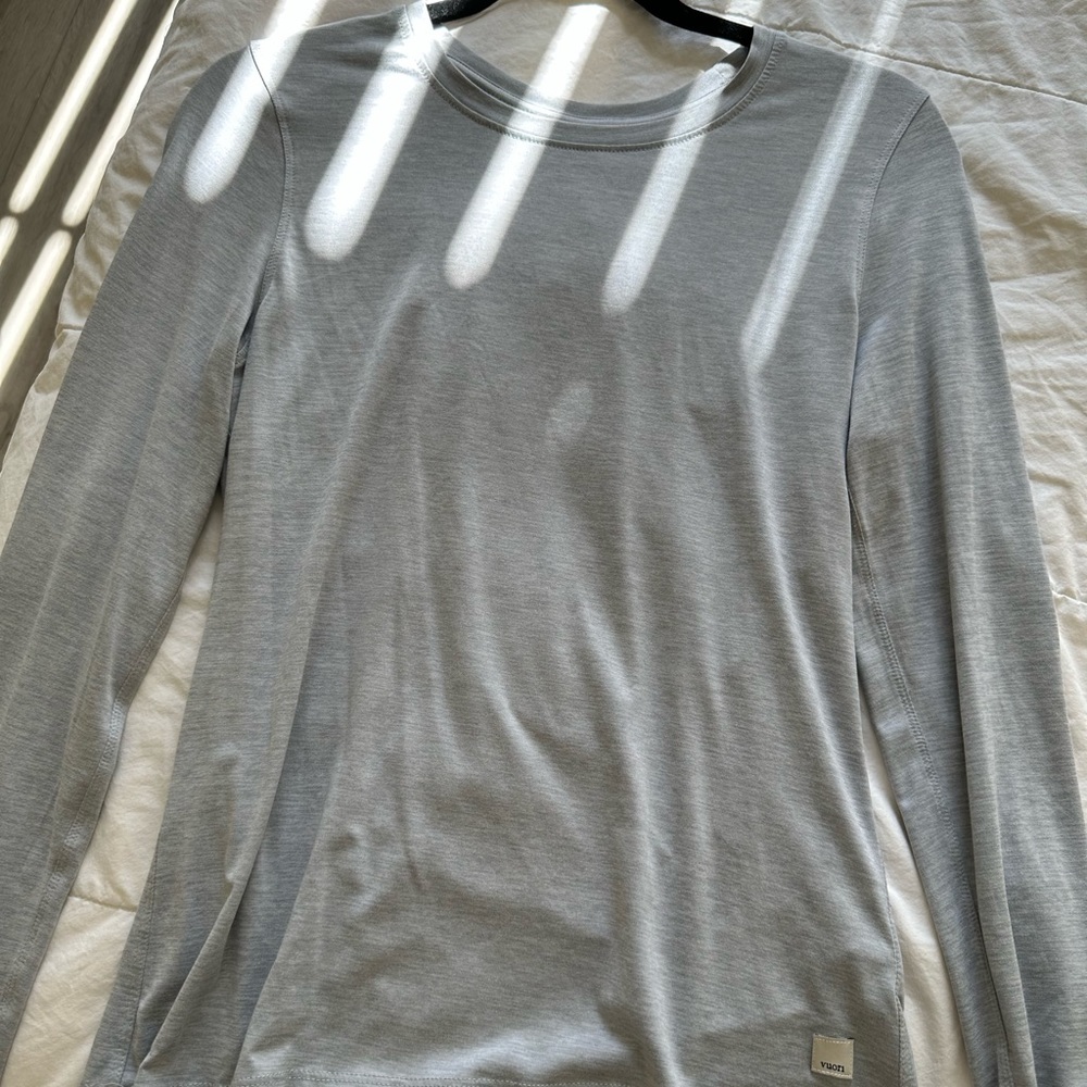 Vuori grey long sleeve